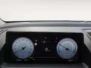 Hyundai Inster Evolve 49 kWh | Winterpack & Techpack | 17'' wielen | Rondom camera | Stoelverwarming | Stuurwielverwarming |