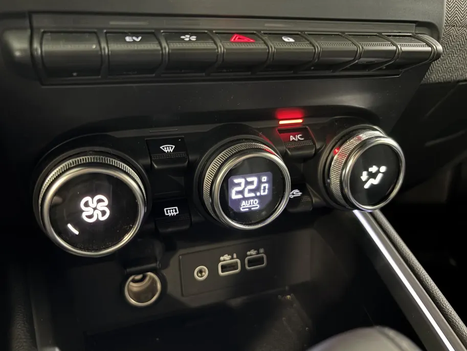 Renault Clio 145PK E-Tech Full Hybrid Techno Automaat Automaat | Digital Cockpit | 9,3'' Navi | Climate Control | Apple CarPlay/Android Auto | Camera | Cruise Control | Armsteun | Lichtmetalen Velgen