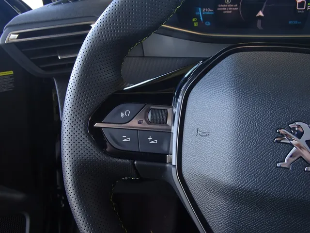 Peugeot e-2008 EV GT 50 kWh