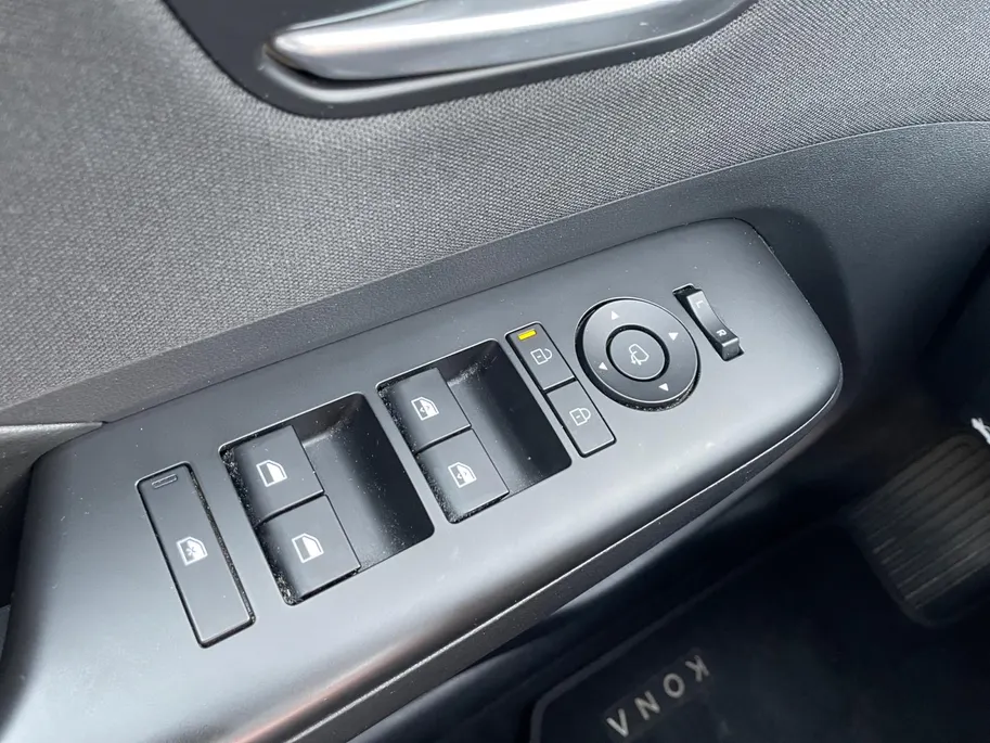 Hyundai Kona 1.6 GDI HEV Comfort Smart | Navigatie| Climate Controle| Lichtmetalen velgen| Parkeer sensoren| Camera| Dealer onderhouden