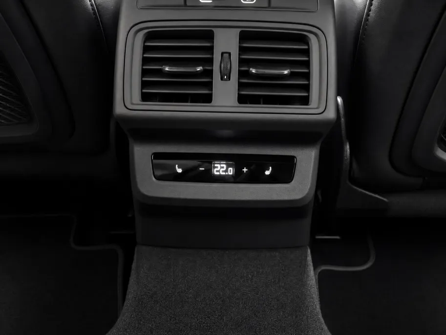 Audi Q5 e-hybrid quattro S edition Competition 367 PK · Tech pro · 20' LM Velgen · Glazen panoramadak · B&O Premium 3D