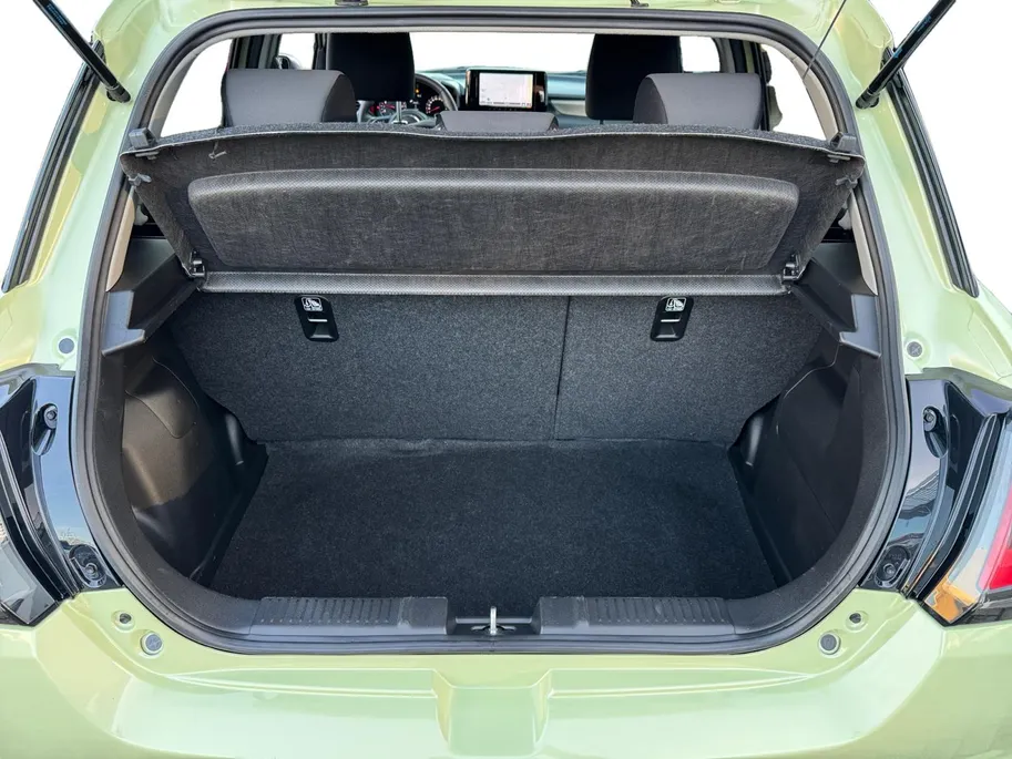 Suzuki Swift 1.2 Style Smart Hybrid | Apple Carplay/Android Auto | Achteruitrij Camera | Adaptive Cruise Control | All-Season | BLISS | LED | LMV 16' | Stoelverwarming |