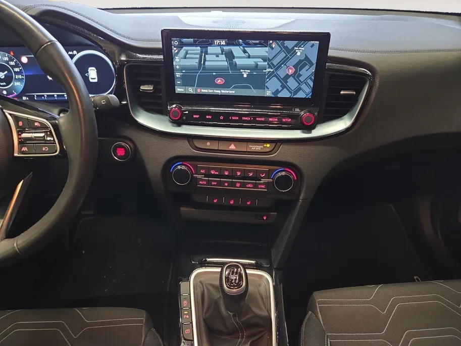Kia Ceed Sportswagon 1.0 T-GDi Design Edition | JBL | Carplay | Camera | Navigatie | Stoelverwarming | Doedehoek Detectie |Fabrieksgarantie  t/m  1-7-2032 + 3x 1 jaar*| NAP