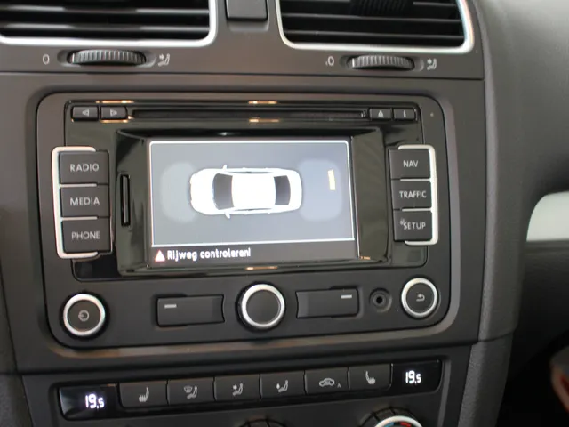 Volkswagen Golf Cabriolet 1.2 TSI BlueMotion Climate Control | Lichtmetalen Velgen | Parkeersensoren