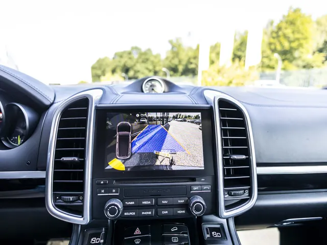 Porsche Cayenne 3.0 S E-Hybrid Platinum Edition NL Auto!