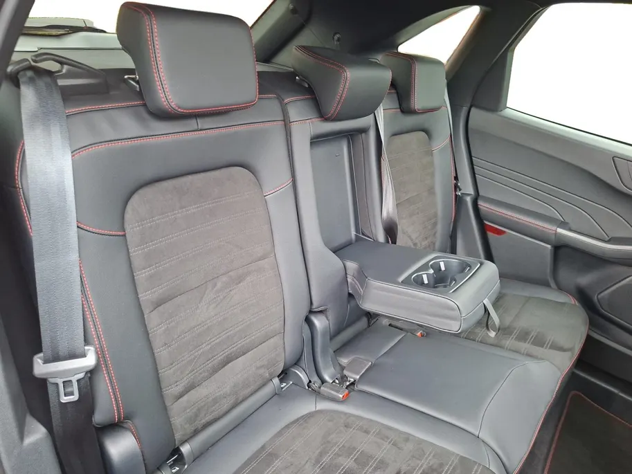 Ford Kuga 2.5 PHEV ST-Line X Black Pack | NL-Auto | 1e Eigenaar | Dealer onderhouden | Panoramadak | Winterpack | Black Pack | AGR | 20' Lichtmetaal | Adaptive Cruisecontrol | Dodehoekdetectie | B&O Audio | El. Achterklep | El. Trekhaak