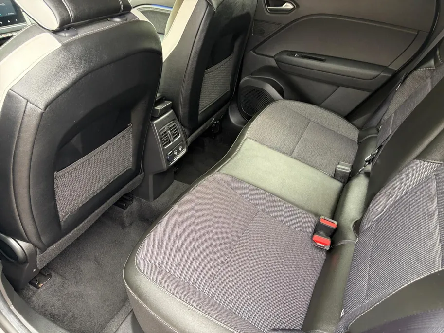 Renault Captur 1.0 TCe 90 techno Zeer lage kilometerstand  , Apple Carplay/Android Auto , navi , cruise , camera , lm velgen , parkeersensor , tel , usb .
