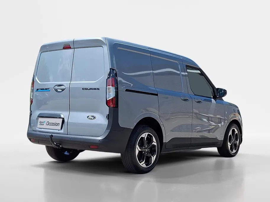 Ford E-Transit Courier Limited 44 kWh | Driver assistancepack | Winterpack | Trekhaak | Led laadruimteverlichting | Climate Control | Verwarmbare stoelen | Camera | 17' Lichtmetaal |te bestellen