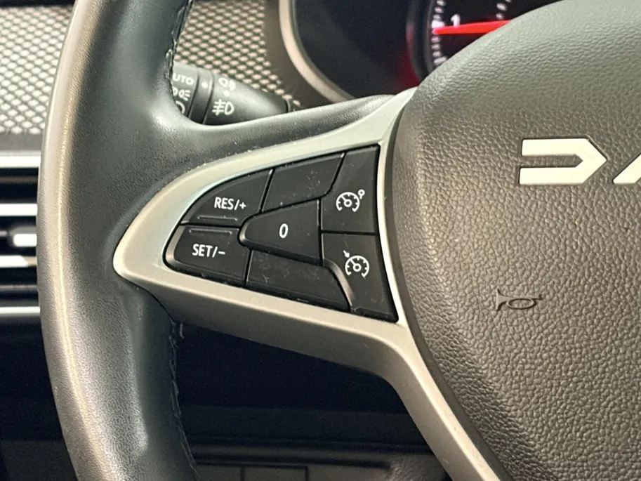 Dacia Sandero 100PK TCe ECO-G Expression | 1e eigenaar | Airco | Parkeersensoren | Camera | Apple CarPlay/Android Auto | Elektrische Ramen & Spiegels | Licht & Regen Sensor | Full LED |