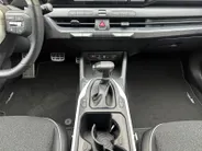 Kia K4 1.0 T-GDi MHEV GT-Line Launch Edition (pano) Dodehoekassistentie | Kruisend verkeersassistentie achter | Uitstapwaarschuwing | Stoel + stuurwielverwarming