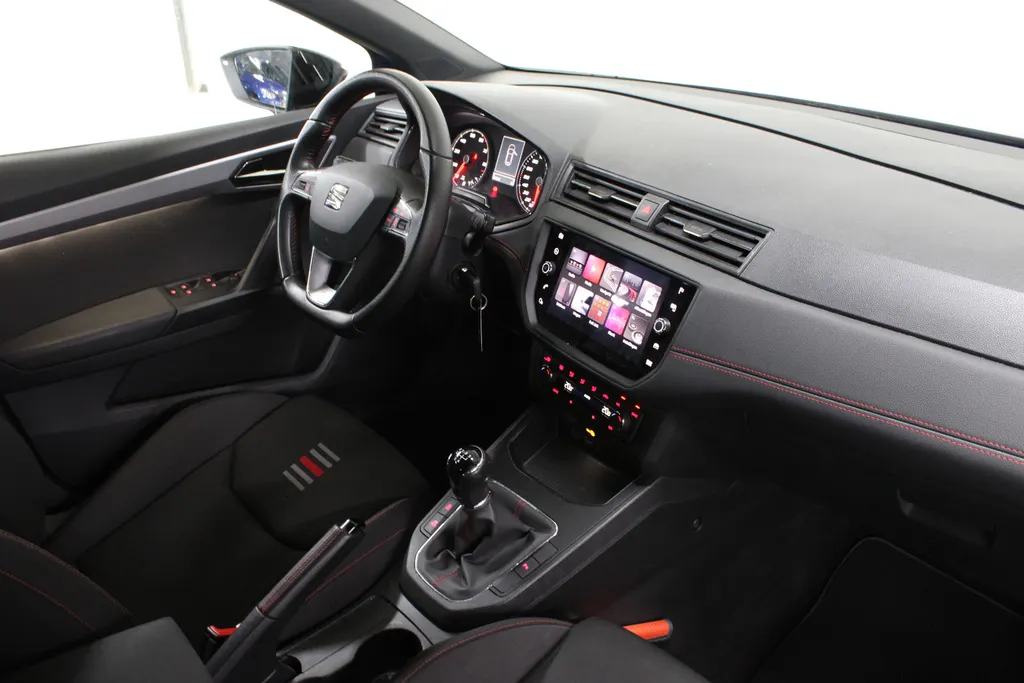SEAT Ibiza 1.0 TSI FR Business Intense / Camera / Trekhaak afneembaar / Navi. / Full led / Apple Carplay /