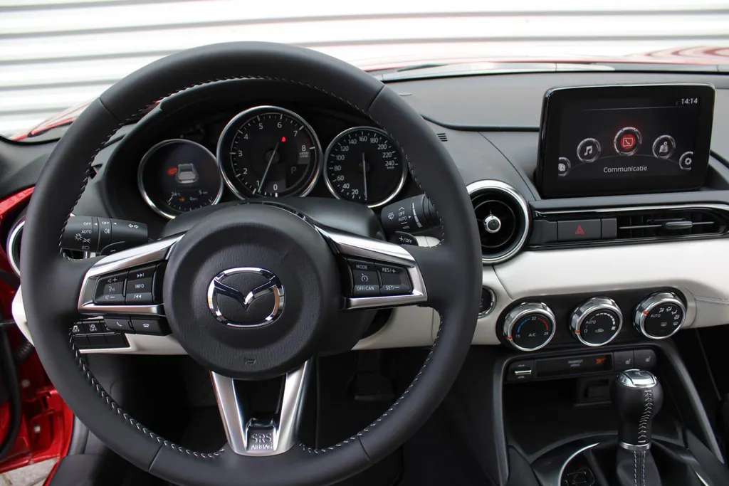 Mazda MX-5 2.0 SkyActiv-G 6AT 184PK Kizuna | Automaat | Leder | CAmera | Bose Audio | Nu met extreem hoge korting! |