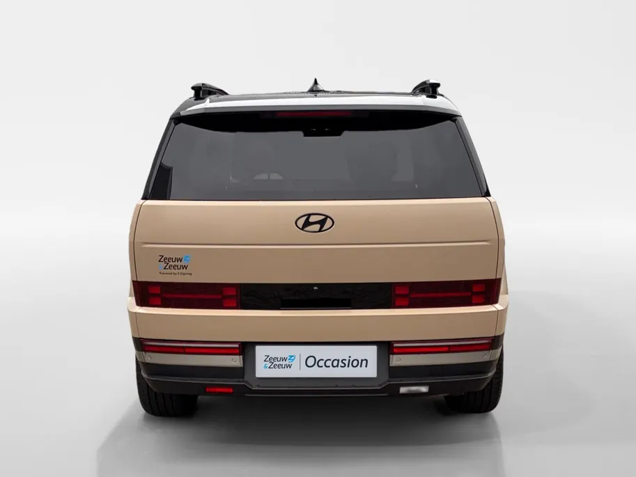 Hyundai Santa Fe 1.6 T-GDI PHEV Premium Plus 4WD 7p | Uniek Two Tone wrap Z-Signing | LED koplampen | Bose Audio | All Season banden | Lederen bekleding | NU Rijklaarprijs! Incl.12 Maanden, APK, Onderhoudsbeurt etc! Premiumpakket gratis!