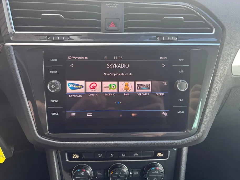 Volkswagen Tiguan 1.5 TSI ACT Comfortline Business | Trekhaak | Achteruitrijcamera | Climate control | ACC