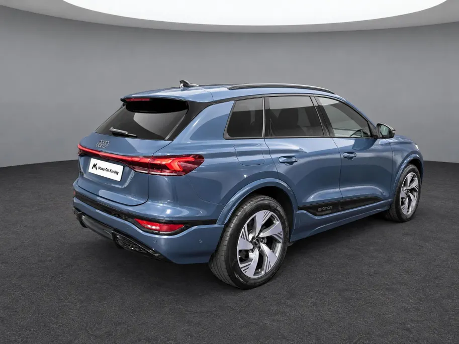 Audi Q6 e-tron S edition 83 kWh 252 PK · Adaptieve luchtvering · Glazen panoramadak · Trekhaak elek. wegklapbaar