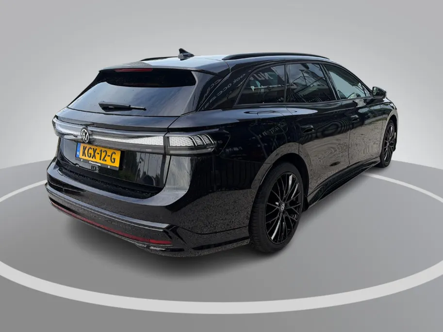Volkswagen ID.7 Tourer Pro Limited Edition 77 kWh · 20' Black Style velgen + all-season banden · 360 camera · verwarmde voorstoelen · Trekhaak inklapbaar, met elektrische ontgrendeling ·