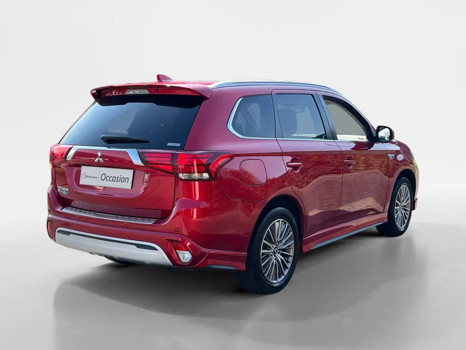 Mitsubishi Outlander 2.4 PHEV autom. Intense+ NL Auto | Pano dak | Trekhaak | LED | Alcantara | Blind Spot | Stoel-/stuurverwarming | etc.