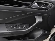 Volkswagen T-Roc 1.5 TSI 150pk DSG R-Line · Camera · Keyless · Dodehoeksensor · Stoelverwarming · ACC · Elek. Achterklep · 18'Velgen · Garantie t/m 19-02-2027