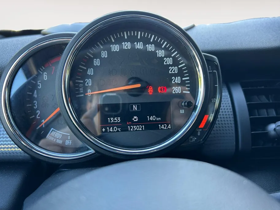 MINI 5-Deurs 1.5 Cooper Chili Nu rijklaarprijs!