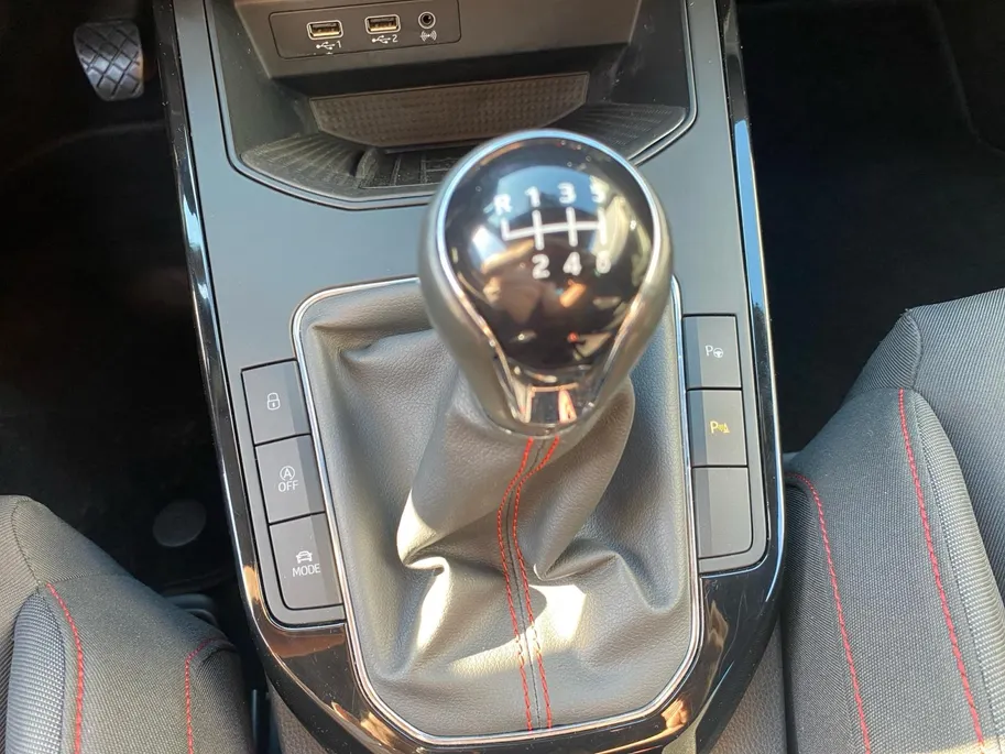 SEAT Arona 1.0 TSi 116pk FR Business Intense Trekhaak | CarPlay | Navi | Cruise | Two-Tone | Clima | Camera | Etc.