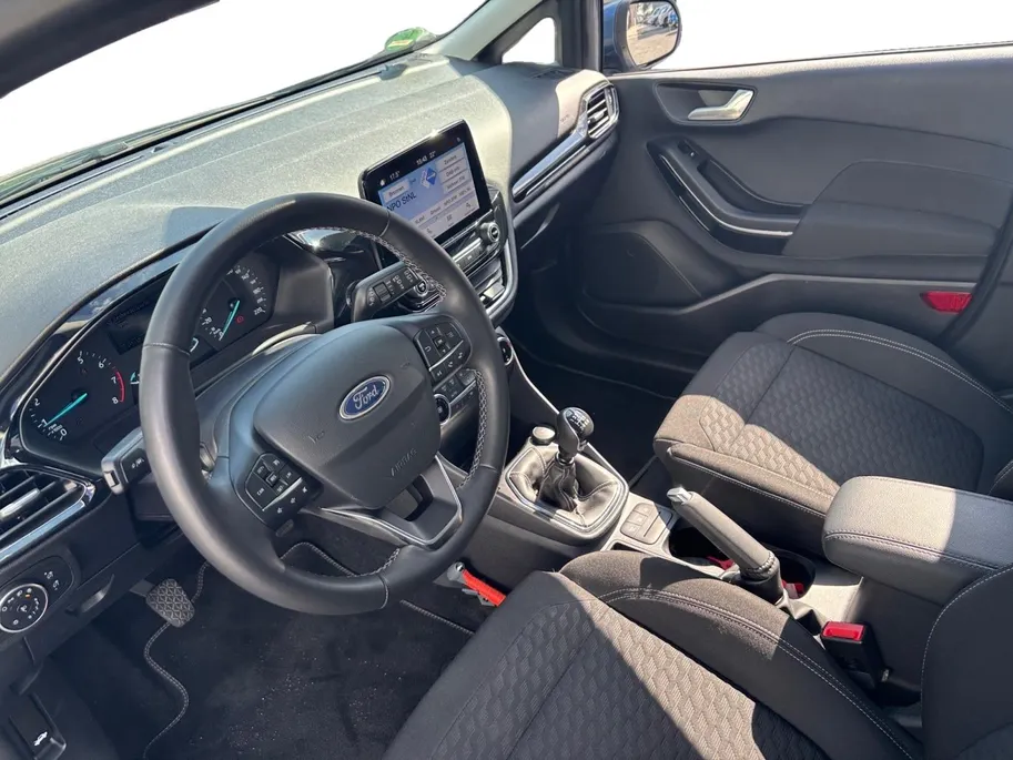 Ford Fiesta 1.0 EcoBoost Hybrid Titanium | Stoel/stuur en voorruitverwarming | Cruise control | Parkeersensoren |