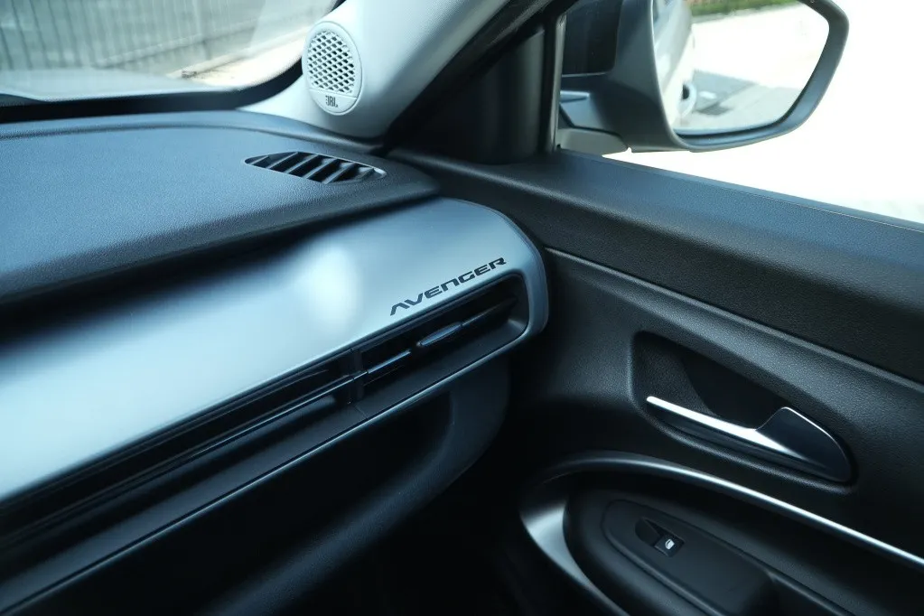 Jeep Avenger 1.2 e-Hybrid Summit | Navi | JBL | Camera | Winter | 18"