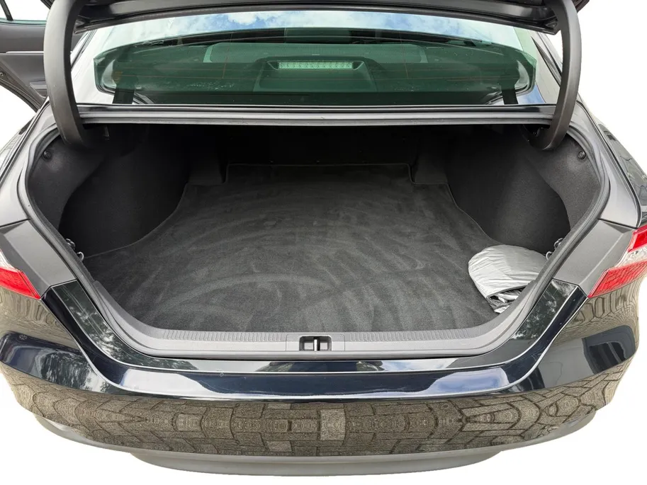 Toyota Camry 2.5 Hybrid Premium | APPLE CARPLAY EN ANDROID AUTO | LM VELGEN | LEDER | STOELVERWARMING | CRUISE | NAVI |