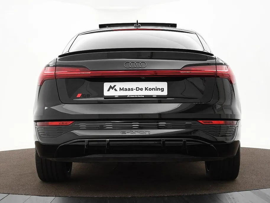 Audi Q8 Sportback e-tron 55 quattro S Edition 408pk / 115 kWh · SOH 93,6% · Panoramadak · 360 Camera · Luchtvering · Keyless · 360 Camera · Keyless · Matrix LED · 22'Velgen ·