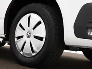 Volkswagen Bedrijfswagens Transporter 2.0 TDI L1H1 28 · Camera · Trekhaak · Apple/Android Car Play · Navigatie · Cruise Control · Vloerplaat · 16'' Inch · Garantie t/m 01-04-2028 of 100.000km