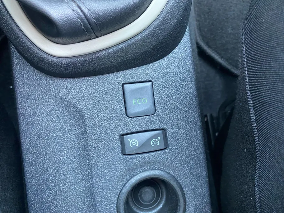 Renault Captur 0.9 TCe Zen NL auto | navigatie | trekhaak | airco | cruise control | etc.