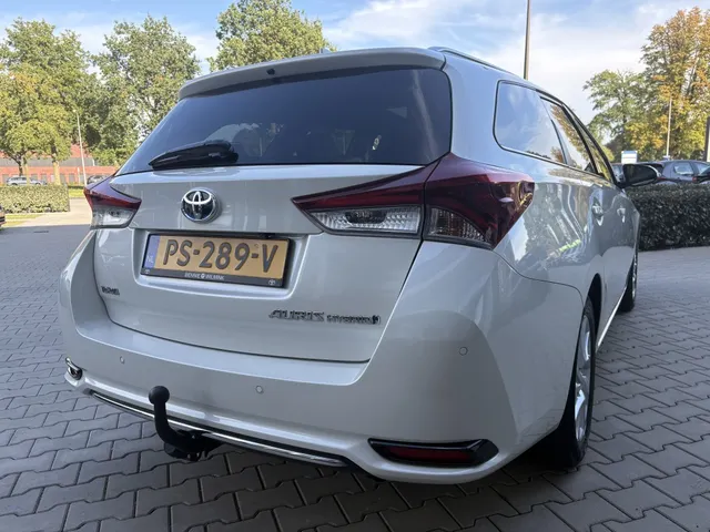 Toyota Auris Touring Sports 1.8 Hybrid Executive | Trekhaak | Panoramadak