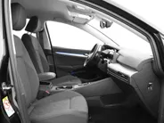 Volkswagen Golf 1.0 eTSI 110pk DSG Life · Camera · Apple/Android Car Play · Navigatie · P-Sensoren · 16'' Inch · Garantie t/m 04-02-2028 of 100.000km