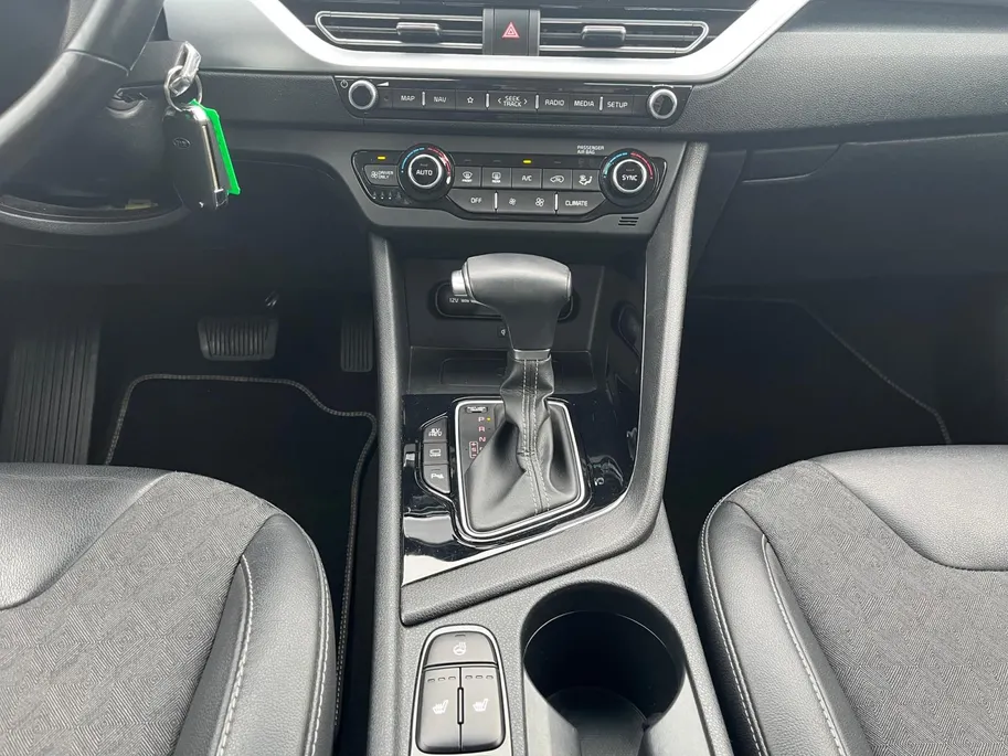 Kia Niro 1.6 GDi PHEV DynamicLine | Stoel- en stuurverwarming | Adaptieve Cruise Control | Parkeercamera | Dealeronderhouden | Climate Control