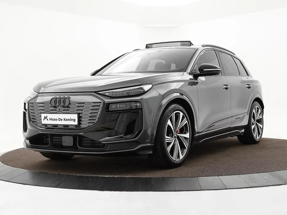 Audi Q6 e-tron S edition performance 100 kWh 306pk · SOH 97,9% · Panoramadak · 360 Camera · Inklap. Trekhaak · Luchtvering · B&O Sound · Head-Up Display · Garantie t/m 15-03-2031 of 100.000km
