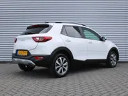 Kia Stonic 1.0 T-GDi MHEV DynamicPlusLine | Stuur-/stoelverwarming | Camera | Clima | Cruise | 16' LM | Navi | LED | Keyless |