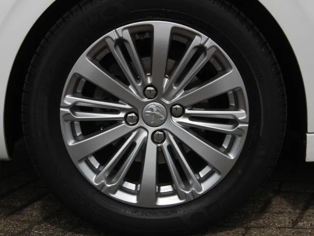Peugeot 208 1.2 PureTech Signature | Airco | Navi | Park sens | Lm-Velgen