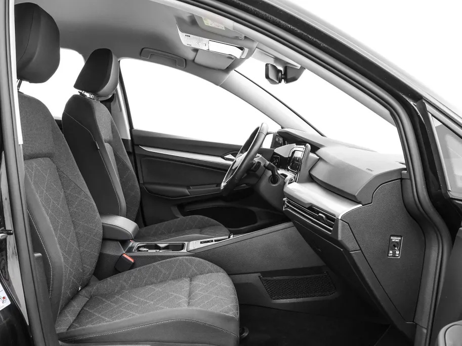 Volkswagen Golf 1.0 eTSI 110pk DSG Life Business · Camera · Keyless · Dodehoeksensor · Apple/Android Car Play · Clima · Navigatie · Garantie t/m 12-10-2026 of 60.000km