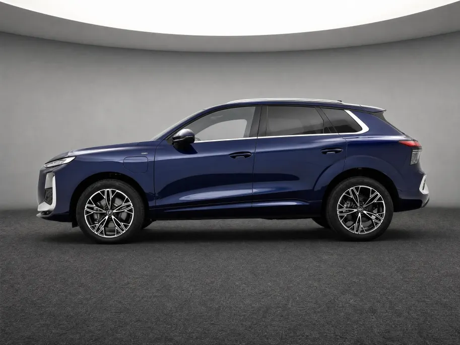 Audi Q3 1.5 TFSI e-hybrid S edition 272 PK · Techniekpakket plus · Privacy glas · S line interieur met sportst.