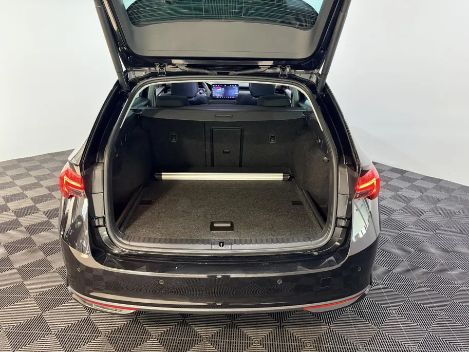 Škoda Octavia Combi 150PK TSI MHEV Business Edition Plus | Electrisch Wegklapbare Trekhaak | Navigatie | Apple Carplay/Android Auto | Climate Control | Cruise Control | Lichtmetalen Velgen | Camera | Parkeersensoren |