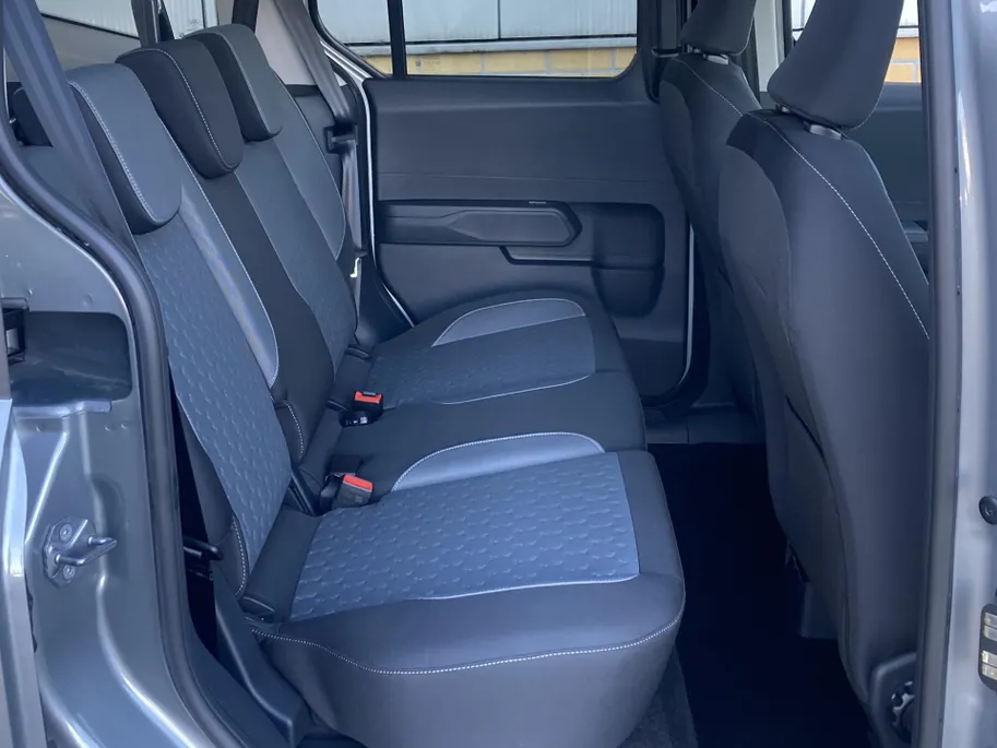 Ford Tourneo Courier Titanium 100% Elektrisch 43kWh 136 pk Apple Carplay/Android Auto - Winterpack - trekhaak