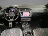 Volkswagen Tiguan 1.4TSIeHybrid 180kW/245PK DSG R-Line · Panoramadak · Trekhaak · 360°Camera + Parkeersensoren · 20'' · Apple/Android Car Play ·