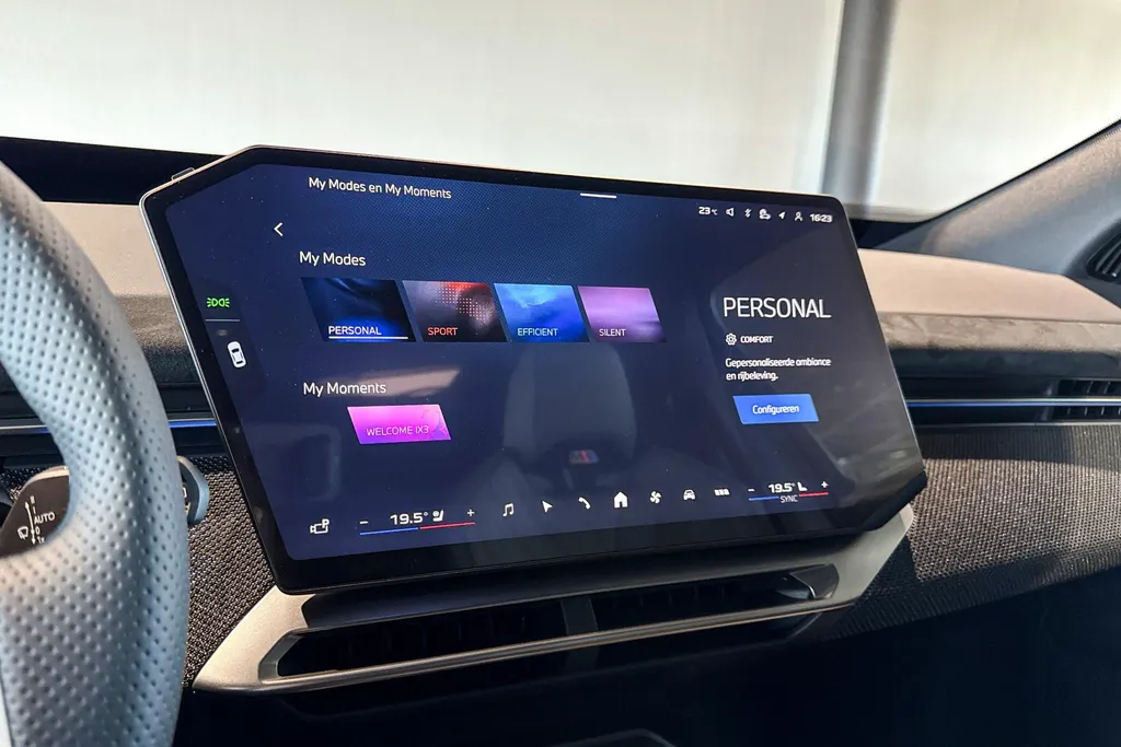 BMW iX3 50 xDrive 113 kWh