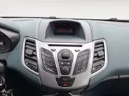 Ford Fiesta 1.25 Limited | Nieuwe Distributieriem bij aflevering | Trekhaak | All weather banden | Radio | Dealer onderhouden | Nieuwe APK | 12maanden BOVAG Garantie |