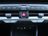 Kia K4 1.0 T-GDi MHEV GT-Line Launch Edition (pano) | Stuur-/stoelverwarming | Camera | LED | 17' LM | Elek. stoel | Draadloze telefoonlader |