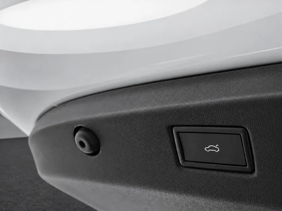 Volkswagen ID.7 Pro Business 286pk 77 kWh · SOH 97,2% · 360 Camera · Head-Up · Alarm · Elek. Trekhaak · Keyless · Elek. Voorstoelen · 20'' Inch · Gratis onderhoud & APK t/m 30-01-2030 · EXTRA INRUILKORTING ·