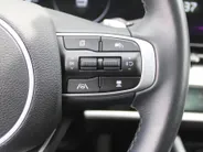 Kia Sportage 1.6 T-GDi Hybrid GT-Line | Stuur-/stoelverwarming | Elek. stoelverstelling + achterklep | Schuifdak | 18" LM | Cruise adapt. | Camera |