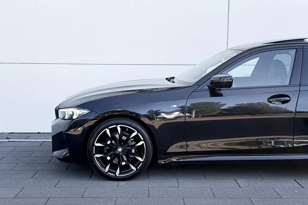 BMW 3 Serie Sedan 318i M-Sport