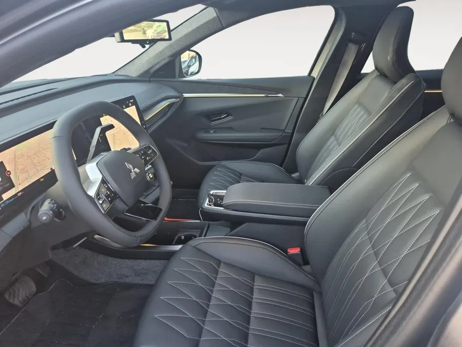 Mitsubishi Eclipse Cross Instyle 87 kWh | Demonstratieauto | Volcanic Grey-zwart dak | 8 jaar garantie , panoramadak var. transparantie , Apple Carplay/Android Auto , alcantara interieurdelen , navigatiesysteem ,voorstoelen verwarmd , warmtepomp