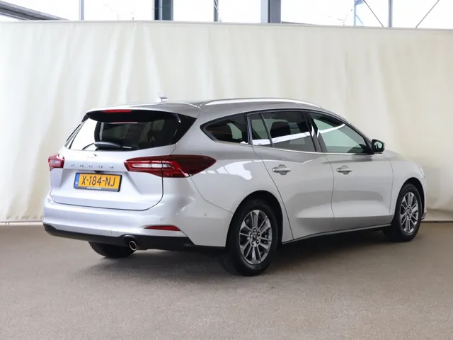 Ford Focus Wagon 1.0 EcoBoost Hybrid Titanium