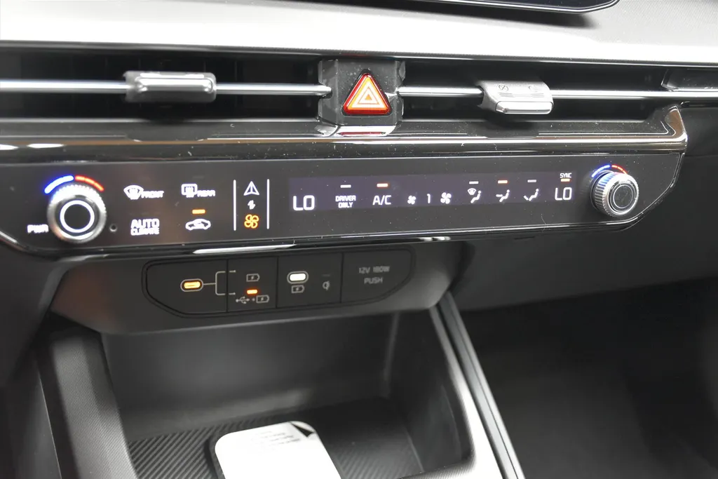 Kia Niro 1.6 GDi Hybrid 138pk DCT6 DynamicLine Snel leverbaar!